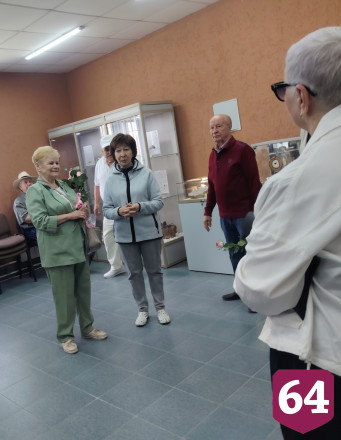 Саратовцы на экскурсии в музее отметили 60-летие прощания со школой