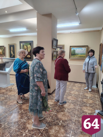 Саратовцы на экскурсии в музее отметили 60-летие прощания со школой